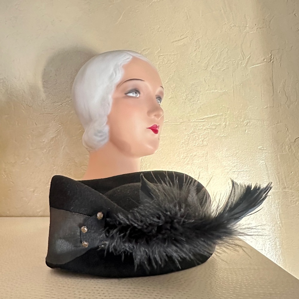 FABULOUS 1930s' BLACK FELT "COSSACK" STYLE HAT WITH STUDS & FEATHERS - Picture 11 of 15